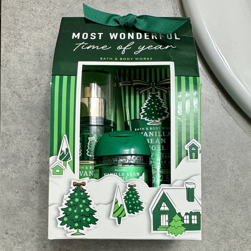 Bath & Body Works Green Vanilla Bean Noel Set NEW